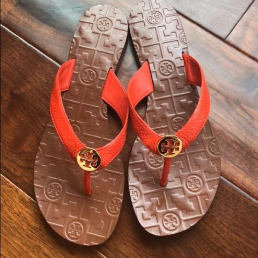 Tory Burch Thora Tumbled Leather/Metal Logo